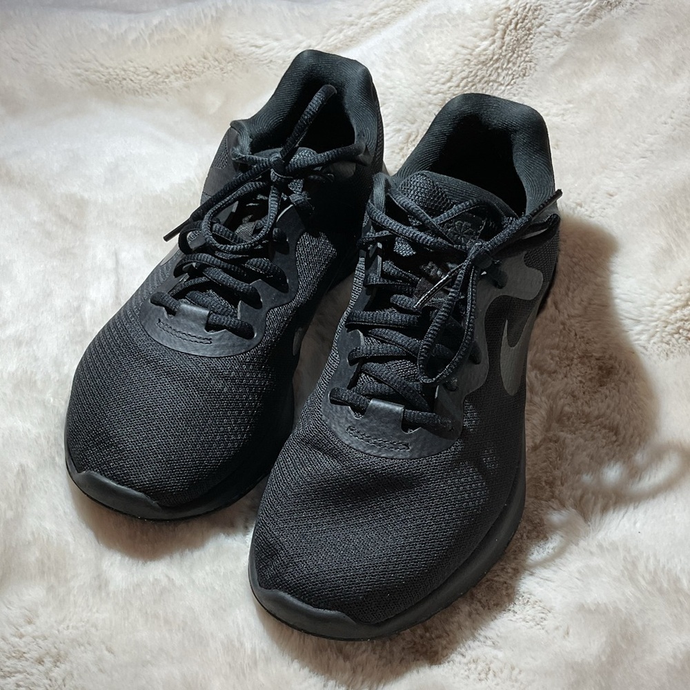 Nike men’s revolution 6 road running
